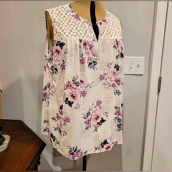 NWOT 2X Lavish Sheer Shoulder Top - Picture 4 of 9